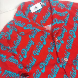 Disney World Walt Disney Script Logo Red Short Sleeve Button Up Shirt Men Size S